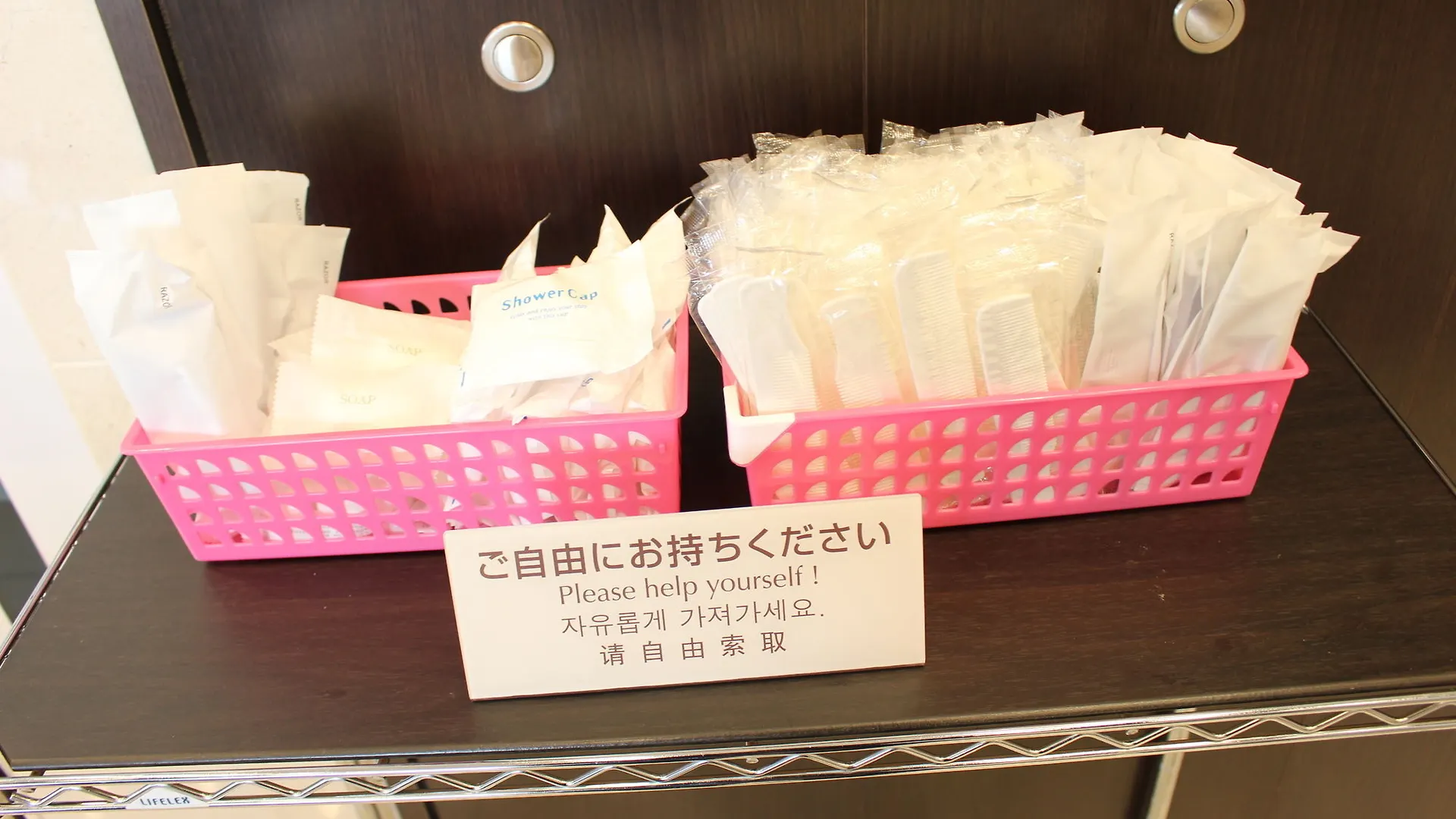 Toyoko Inn Tokyo Nihombashi Hamacho Meijiza Mae 3*,  Japan
